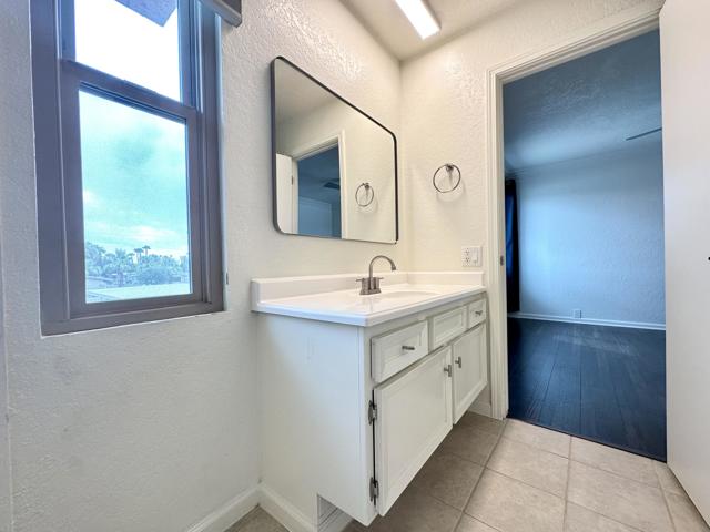400 N Sunrise Way, Palm Springs CA: https://media.crmls.org/mediaz/c083b6d7-d1d9-4036-990e-812e9b3b3d99.jpg
