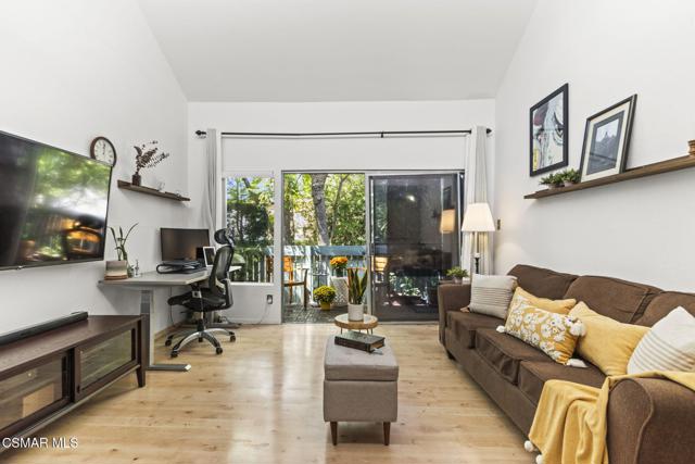 5700 Etiwanda Avenue, Tarzana CA: https://media.crmls.org/mediaz/c0842b8d-e590-4b2f-b2d8-9408f1750252.jpg