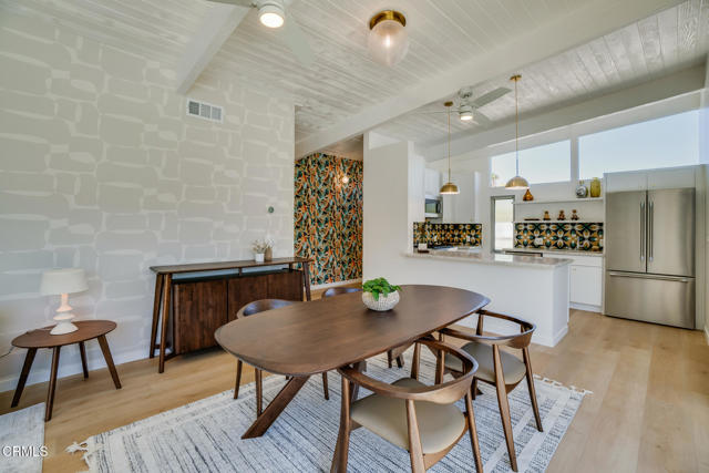 2839 N Davis Way, Palm Springs CA: https://media.crmls.org/mediaz/c0856512-67fb-4bb1-9796-dd48db99bacd.jpg