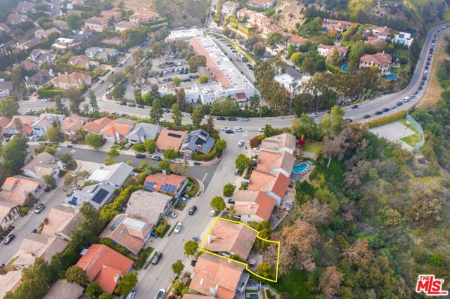 2870 Angelo Drive, Los Angeles CA: https://media.crmls.org/mediaz/c0856ab3-0a1a-4323-9be5-c9a290daa56c.jpg