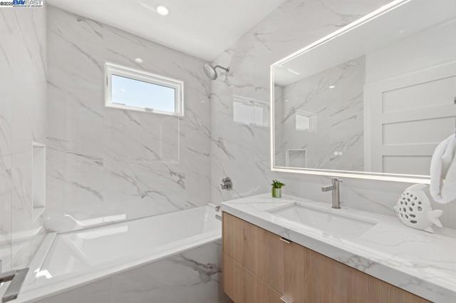 2356 15th St, San Francisco CA: https://media.crmls.org/mediaz/c085937b-9f0e-4854-91c0-053084d47c4f.jpg
