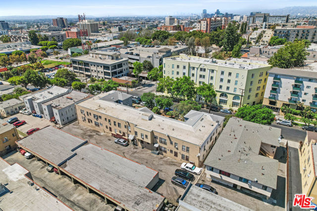 372 Columbia Avenue, Los Angeles CA: https://media.crmls.org/mediaz/c086ecd2-b106-40d1-a562-77aff0b794a0.jpg
