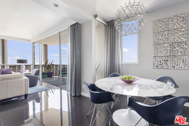 4455 Los Feliz Boulevard, Los Angeles CA: https://media.crmls.org/mediaz/c086f88b-c896-4ee0-8753-046fe077a1eb.jpg