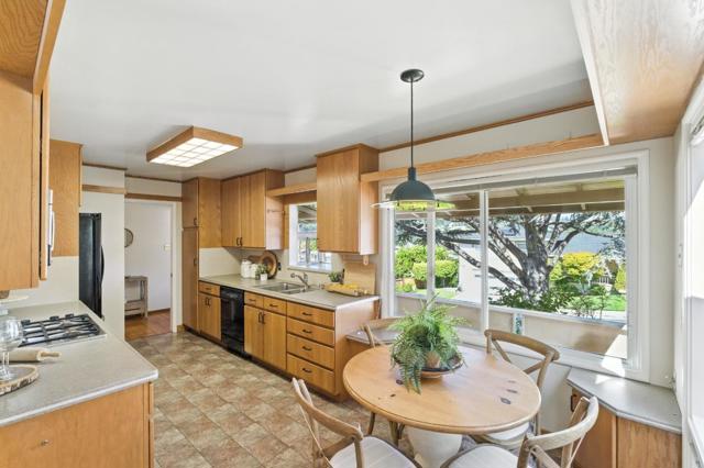 1627 El Verano Way, Belmont CA: https://media.crmls.org/mediaz/c08721c2-c4e7-41e4-910c-0707498b9130.jpg