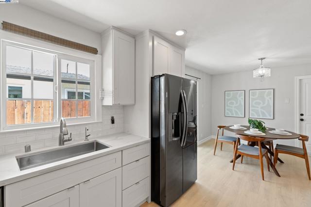 36523 Cherry St, Newark CA: https://media.crmls.org/mediaz/c087e8e7-edcd-4254-962a-0c0bb8015024.jpg