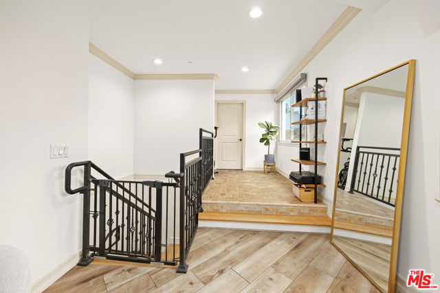 272 N Chester Avenue, Pasadena CA: https://media.crmls.org/mediaz/c087ef1e-9bd8-410f-ac1a-629a06a857ee.jpg