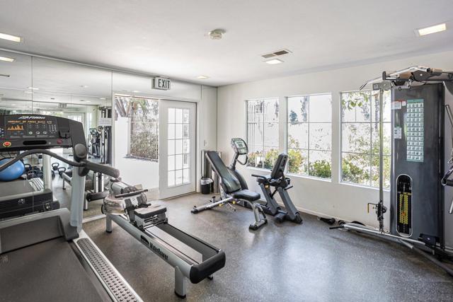 4887 Bella Pacific Row, San Diego CA: https://media.crmls.org/mediaz/c089562f-74ca-4c75-b02d-3e0012cf22ee.jpg