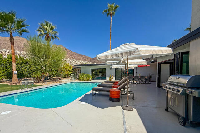 783 N Rose Avenue, Palm Springs CA: https://media.crmls.org/mediaz/c08a693b-5ac1-4170-a995-4da1b1b6d9d2.jpg