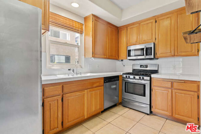 10790 Rose Avenue, Los Angeles CA: https://media.crmls.org/mediaz/c08ad9c9-c655-4fd5-8f21-b70d73d7b6c7.jpg