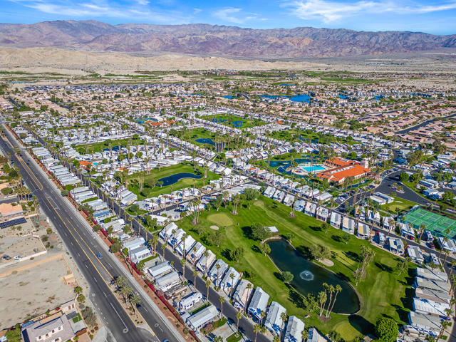 43820 Cape Cod Court, Indio CA: https://media.crmls.org/mediaz/c08b7184-3b3d-4de2-b9ad-90519e5c938d.jpg