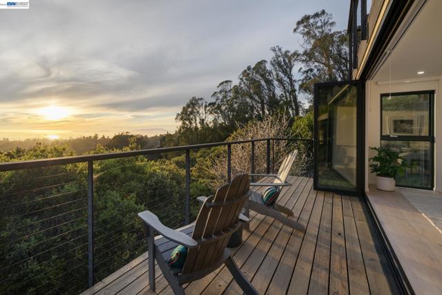 6801 ARMOUR DRIVE, Oakland CA: https://media.crmls.org/mediaz/c08b8134-4f0a-4ea2-b162-483a2184d137.jpg