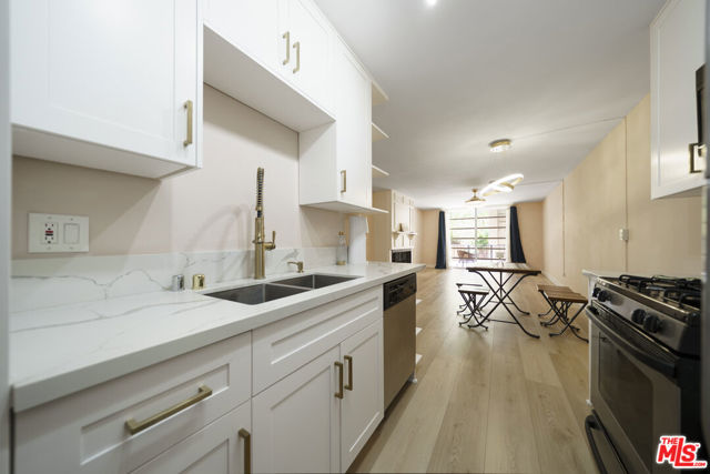 421 S La Fayette Park Place, Los Angeles CA: https://media.crmls.org/mediaz/c08bad00-40d6-4e0c-a2ac-065396c5c9c9.jpg