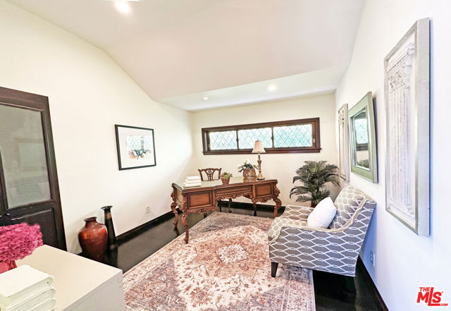 12751 Mulholland Drive, Beverly Hills CA: https://media.crmls.org/mediaz/c08bde86-20ba-407a-97ad-020662a2bfea.jpg