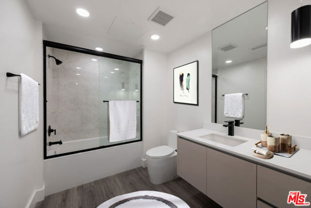 10947 HARTSOOK Street, North Hollywood CA: https://media.crmls.org/mediaz/c08c26fb-16d0-439b-beae-82b63b16e23e.jpg