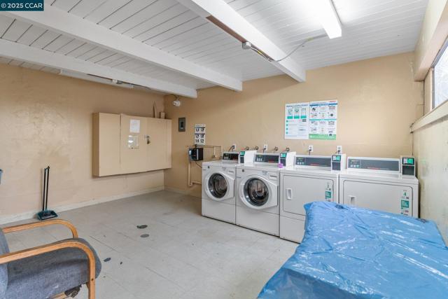 1560 Pine St, Concord CA: https://media.crmls.org/mediaz/c08c271f-bbf9-4d84-bb80-0028442988be.jpg