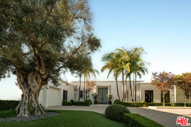 610 Arkell Drive, Beverly Hills CA: https://media.crmls.org/mediaz/c08cfb90-0d5a-4d7b-a343-c434c8f94e34.jpg