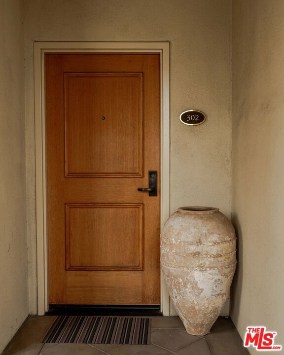 11847 Gorham Avenue, Los Angeles CA: https://media.crmls.org/mediaz/c08d4d78-53fa-448c-9519-bf1073820d7e.jpg