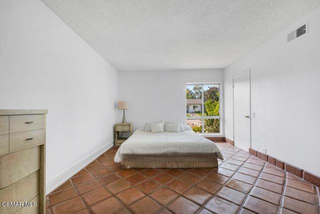 1558 Norwich Avenue, Thousand Oaks CA: https://media.crmls.org/mediaz/c08dce54-0633-4a53-8e48-41bce335d29e.jpg