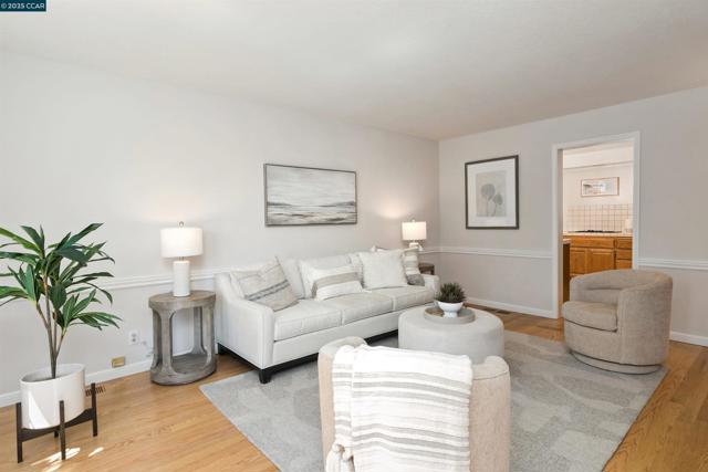 2646 Roundhill Dr, Alamo CA: https://media.crmls.org/mediaz/c08dd608-32d5-4c37-83f7-0127d98b75e6.jpg