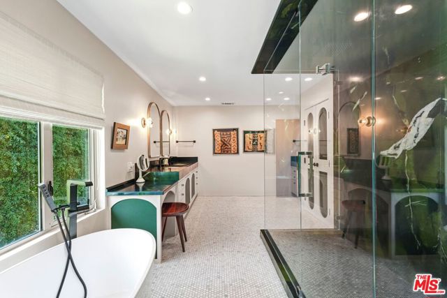 7712 Chandelle Place, Los Angeles CA: https://media.crmls.org/mediaz/c08debfc-609b-42a4-b4b4-d4c2f92827db.jpg