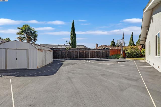 4955 Swindon Pl, Newark CA: https://media.crmls.org/mediaz/c08e3275-50b7-41c3-9393-196071ed8930.jpg