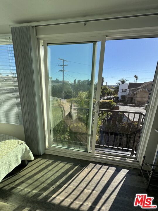 4010 W Adams Boulevard, Los Angeles CA: https://media.crmls.org/mediaz/c08e5bad-fcb2-4e96-b97d-cbc064aaf621.jpg