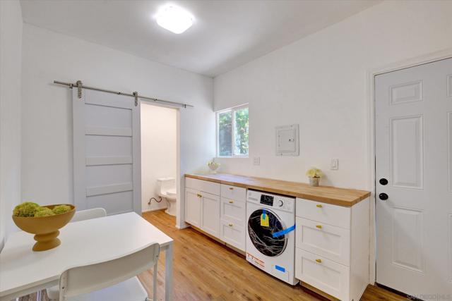 1901 N Catalina Street, Los Angeles CA: https://media.crmls.org/mediaz/c08e6a4b-4586-4243-aea4-734ec5a1e871.jpg