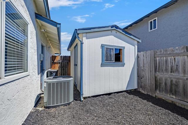 1832 Mira Loma St, Livermore CA: https://media.crmls.org/mediaz/c08e6a75-1b2c-4883-9ef6-f4f3a5fba846.jpg