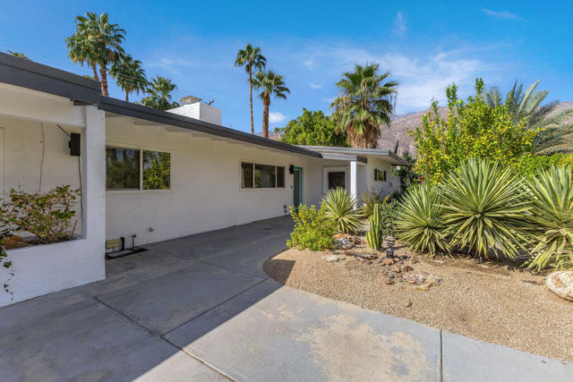 1075 E Sunny Dunes Road, Palm Springs, CA 92264