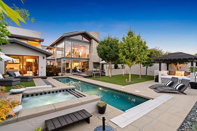 5259 Pacifica Dr, San Diego CA: https://media.crmls.org/mediaz/c08f42ba-8137-494e-a1a9-040a32e27693.jpg