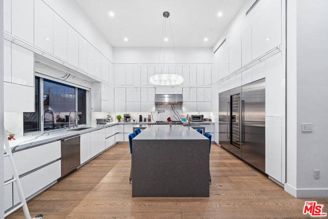 10715 Yerba Buena Road, Malibu CA: https://media.crmls.org/mediaz/c08f82fb-7673-4510-be5f-067eb09fbfa3.jpg