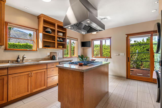 610 S Camino Real, Palm Springs CA: https://media.crmls.org/mediaz/c08f9276-9589-444f-8de8-2037c7eca48c.jpg