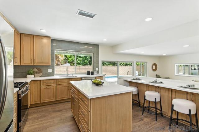 12452 Via Cabezon, San Diego CA: https://media.crmls.org/mediaz/c0904040-b9aa-49c8-9b17-3f3af1bb915e.jpg