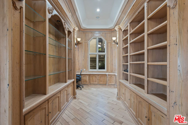 Drew Fenton | 1041 Somera Road Los Angeles CA | MLS: 7410994 Drew Fenton | 1041 Somera Road Los Angeles CA | MLS: 7410994