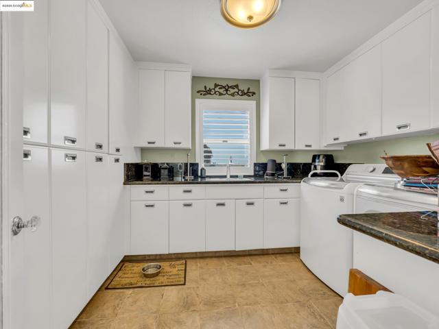 17035 TERMINOUS RD, Isleton CA: https://media.crmls.org/mediaz/c0908f8c-81e3-4c07-8c43-b998d33d0ef4.jpg