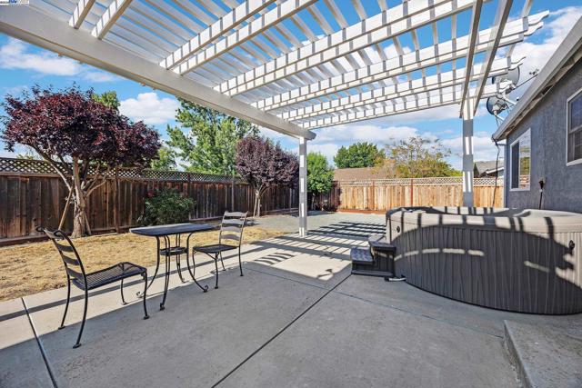 394 Encino, Livermore CA: https://media.crmls.org/mediaz/c090ac78-4a26-48c4-b84a-6a6b8267a95b.jpg