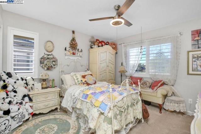 675 Merritt Ct, Discovery Bay CA: https://media.crmls.org/mediaz/c090e16a-c6d9-4121-951b-a41eddb1f1e6.jpg