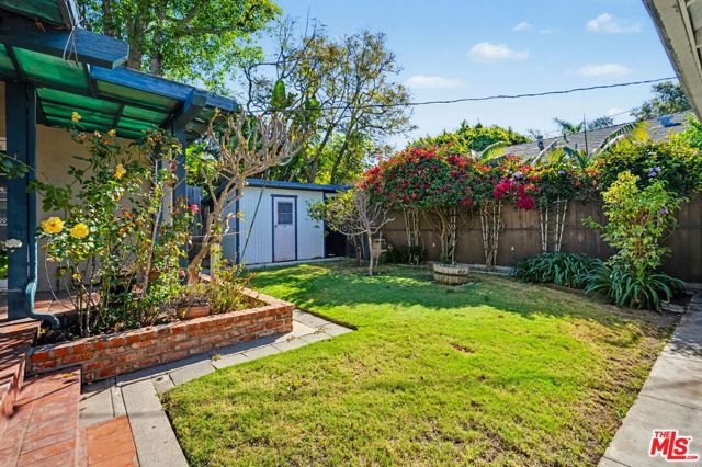 1314 Palms Boulevard, Venice CA: https://media.crmls.org/mediaz/c0914084-35cd-4108-a180-d2e6859e45ad.jpg