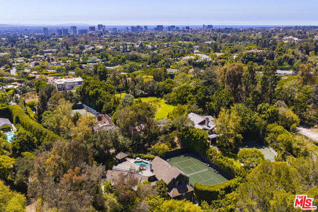 6 Bed Home for Sale in Los Angeles, California