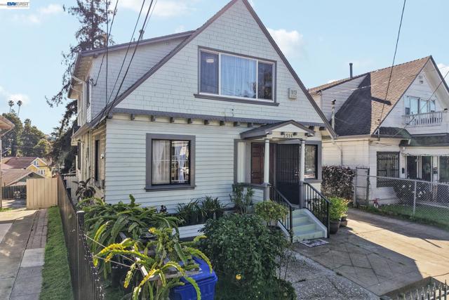 2514 21St Ave, Oakland CA: https://media.crmls.org/mediaz/c0921d02-6e07-471d-8a41-582dd6a9896d.jpg