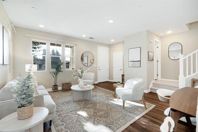 328 C St, Hayward CA: https://media.crmls.org/mediaz/c092632e-53c5-48a0-a695-310caeaebd8d.jpg