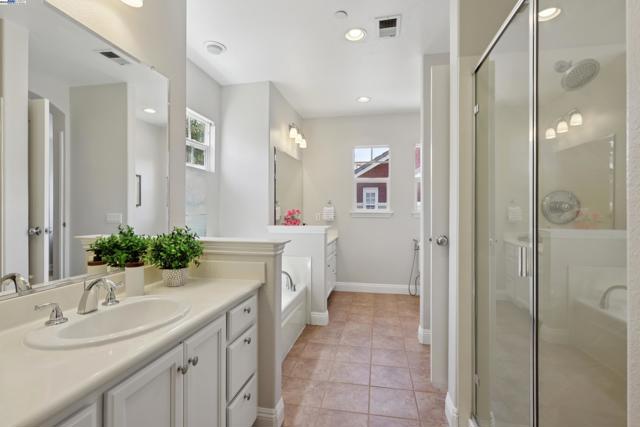 49199 Honeysuckle Ter, Fremont CA: https://media.crmls.org/mediaz/c0927307-5dd5-4eaf-9ce7-83ca92982cb1.jpg