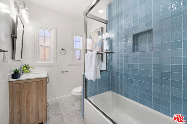 2939 Redondo Boulevard, Los Angeles CA: https://media.crmls.org/mediaz/c092f019-c2e2-4a40-b383-6db178fcc38e.jpg