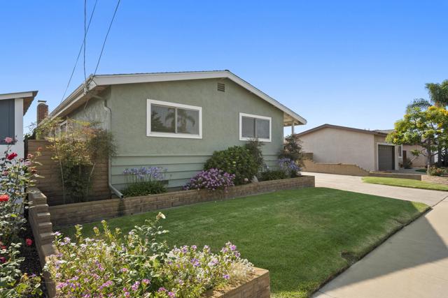 Detail Gallery Image 3 of 43 For 3812 Armstrong St, San Diego,  CA 92111 - 3 Beds | 2 Baths