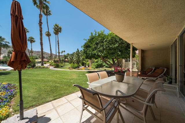 76895 Lark Drive, Indian Wells CA: https://media.crmls.org/mediaz/c093bd71-3501-45be-b0ed-ddfa6537c280.jpg