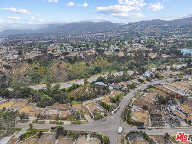 595 Radcliffe Avenue, Pacific Palisades CA: https://media.crmls.org/mediaz/c0941d3f-88f2-430b-ba18-42d57a279d7d.jpg
