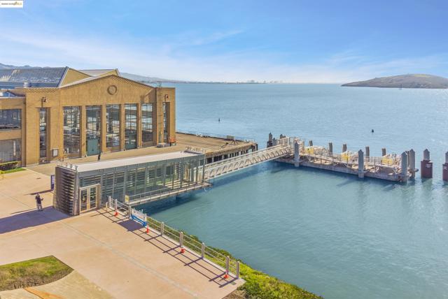 102 Waterview Dr, Richmond CA: https://media.crmls.org/mediaz/c09476d1-aaa7-45cb-904f-6883d538c277.jpg