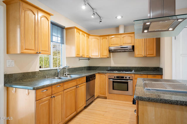 4917 Angeles Crest Highway, La Canada Flintridge CA: https://media.crmls.org/mediaz/c094e070-fb0b-47f1-aa2b-c43a0c86c7a3.jpg