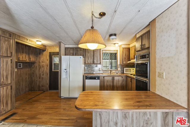 6545 Wilbur Avenue, 18 photo 5