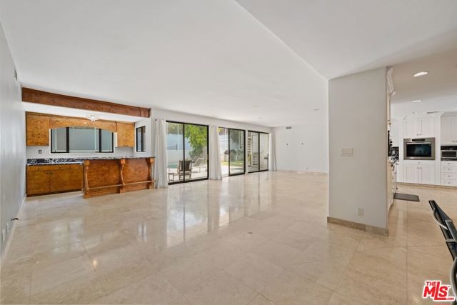 15656 Crownridge Place, Sherman Oaks CA: https://media.crmls.org/mediaz/c095e466-1c5b-4fab-aa35-e5e57fdc738f.jpg